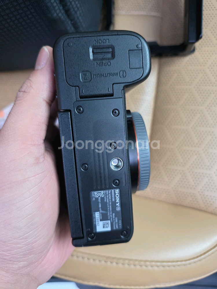 소니 풀프레임 미러리스 A7C 신번들킷 팝니다. 흑갈리 추금+교신도 합니다--4