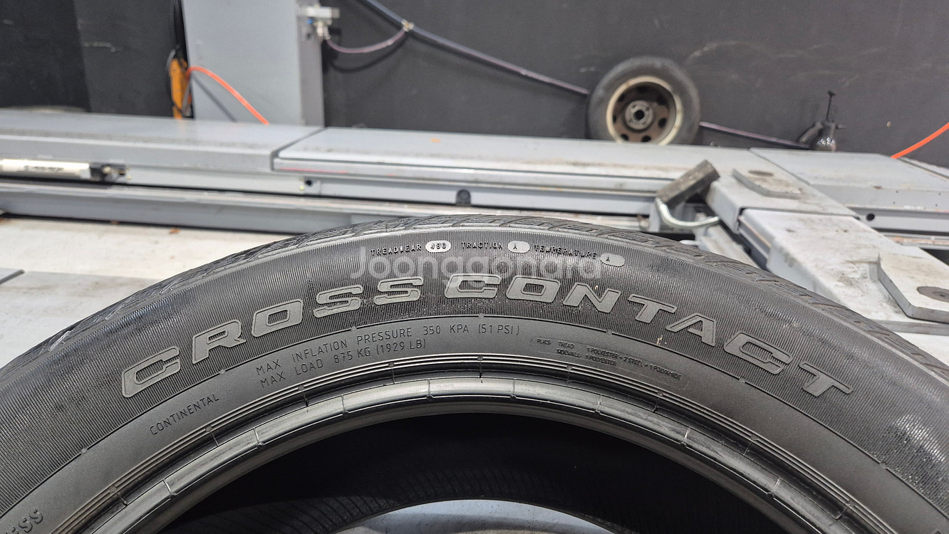 중고 콘티넨탈 타이어 235 60 18 LX스포츠 1본--4