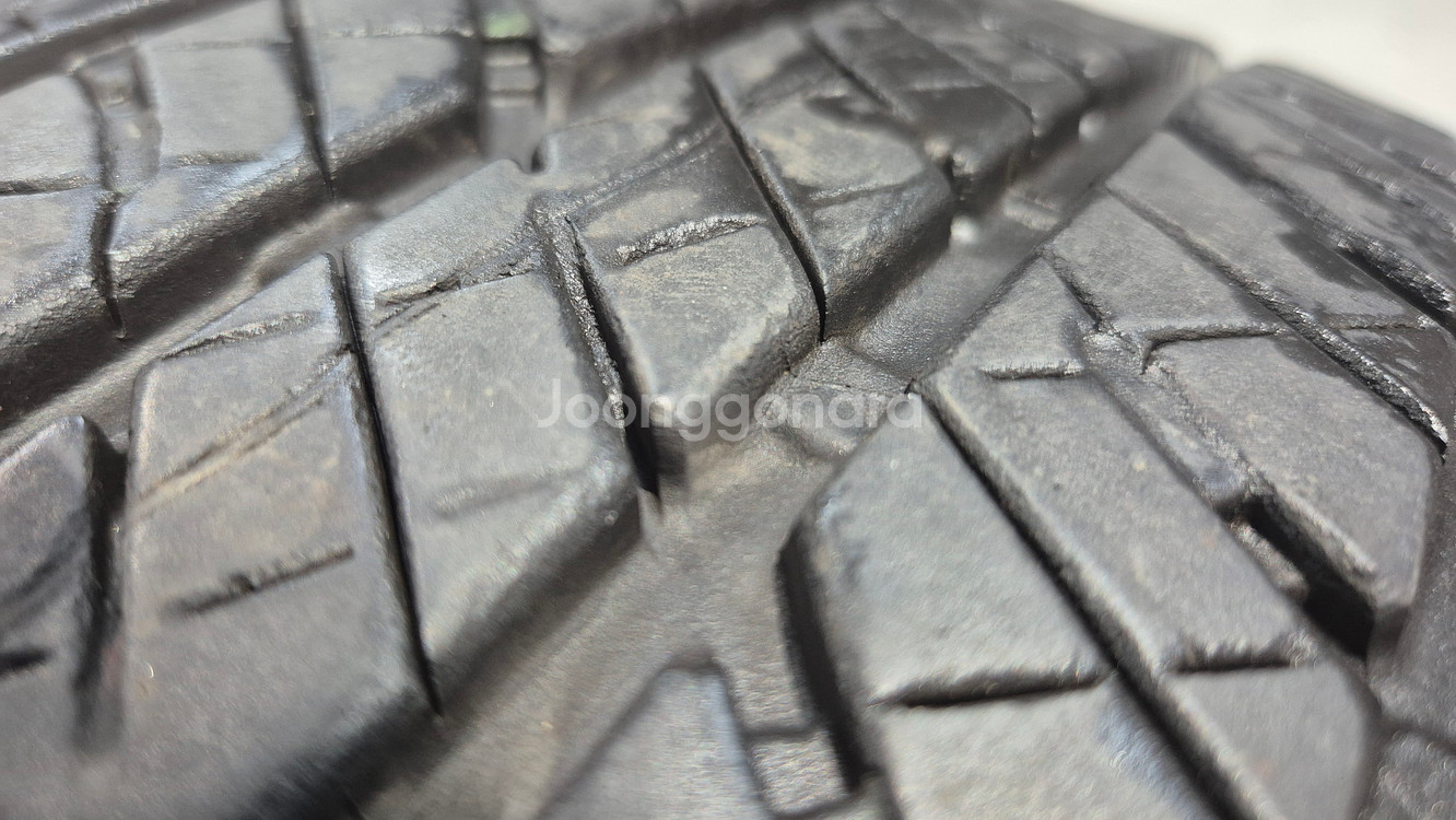 중고 타이어 235 60 18 브릿지스톤 듀얼러HP--1