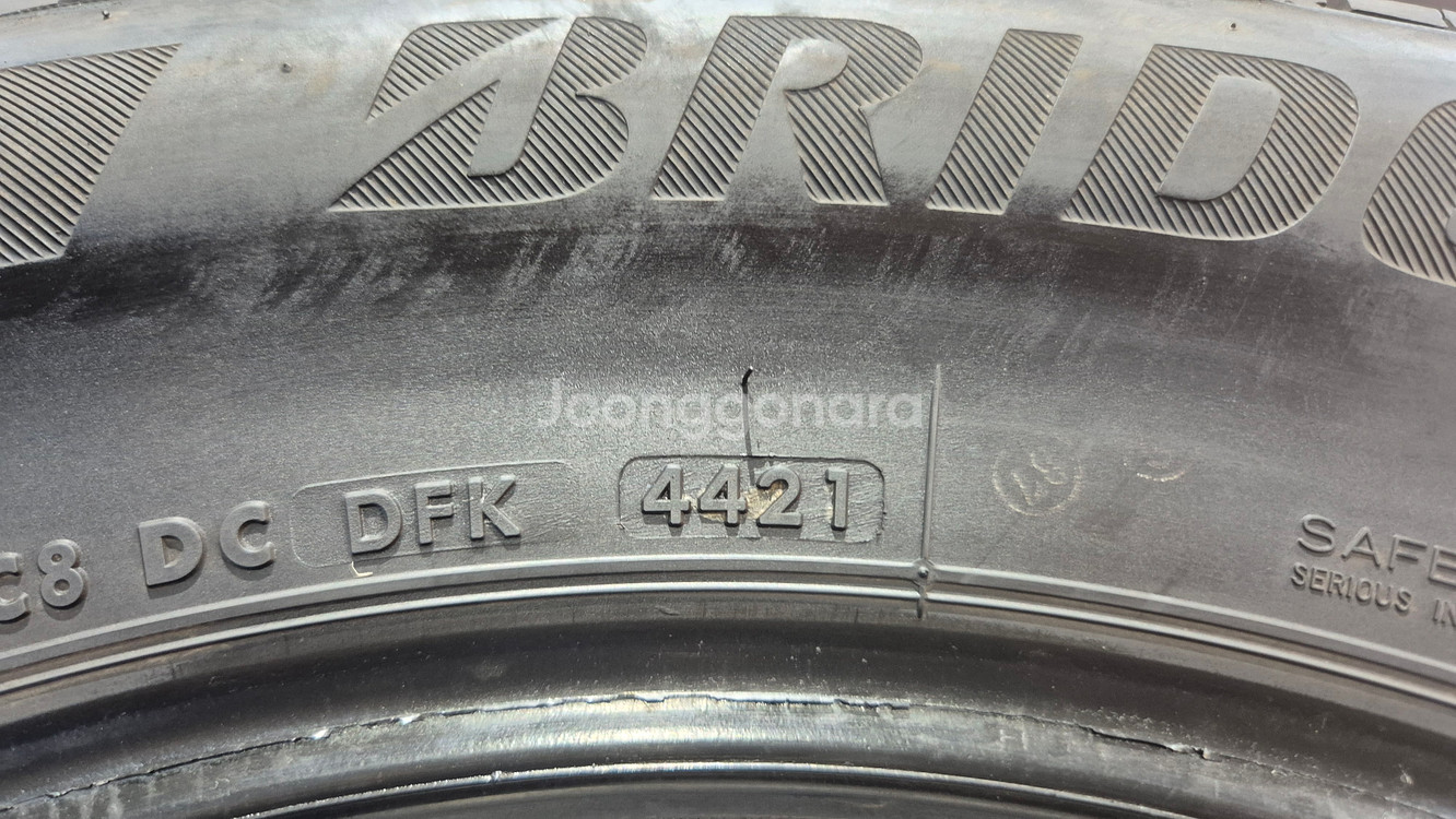 중고 타이어 235 60 18 브릿지스톤 듀얼러HP--2