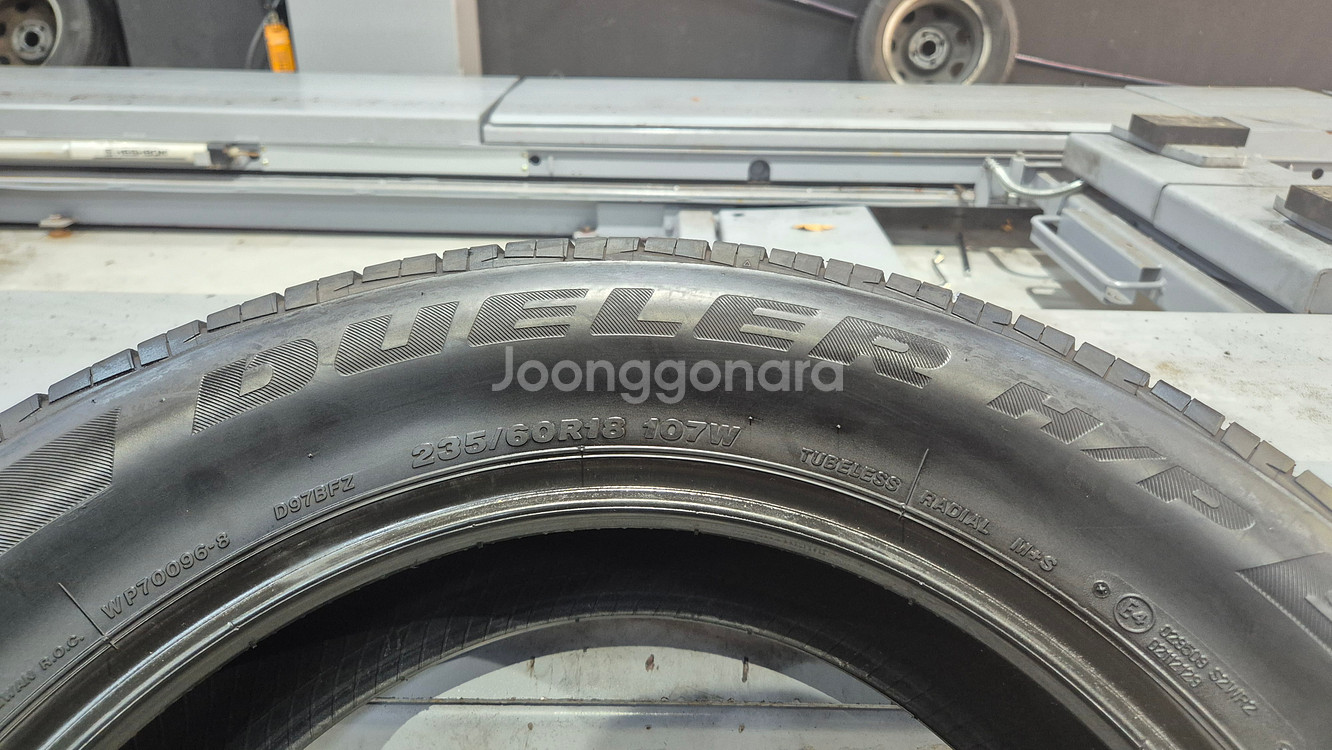 중고 타이어 235 60 18 브릿지스톤 듀얼러HP--4