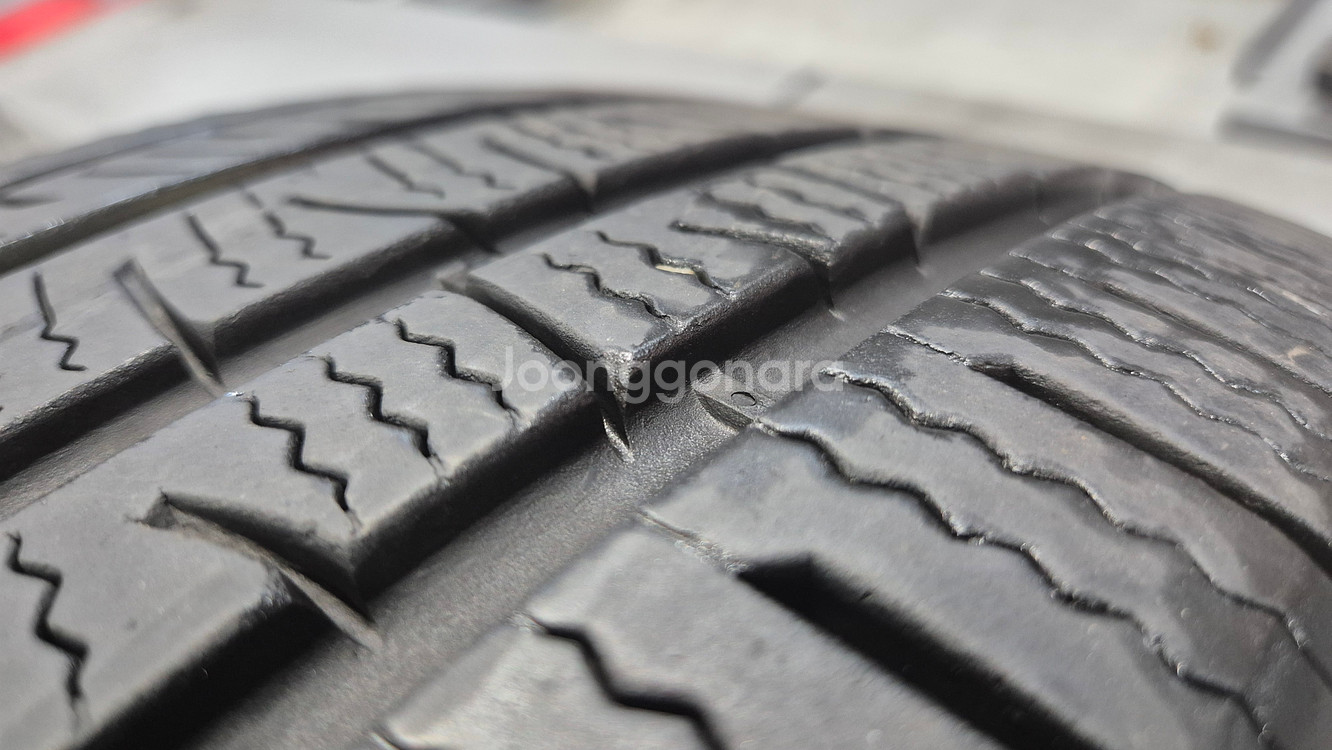 중고 타이어 235 60 18 피렐리 P8FS 1본--1