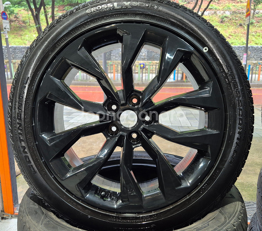 쏘렌토 MQ4 20인치 블랙 중고 휠 타이어 팝니다.--4