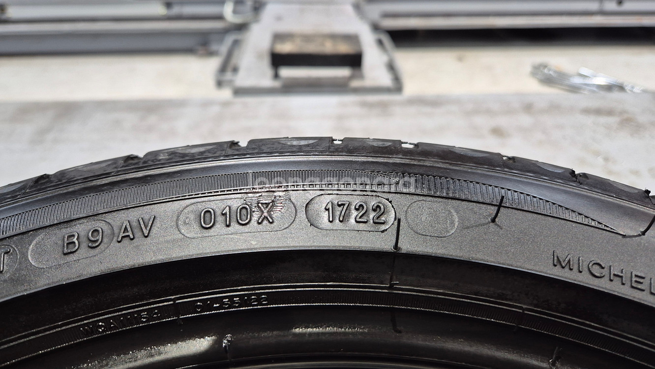 중고 타이어 235 40 19 미쉐린 프라이머시MXM4--4