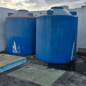 대형 플라스틱 물탱크 2개 (4.5~5톤급)