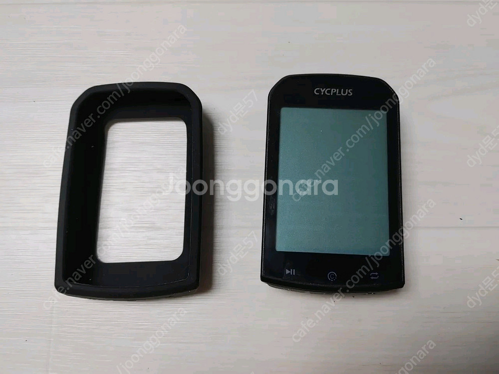 가성비 좋은 CYCPLUS(사이플러스) m1자전거 GPS 속도계 +전용 케이스팝니다. (택포2.5만)**--2