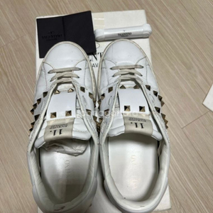 발렌티노 락스터드 스니커즈39