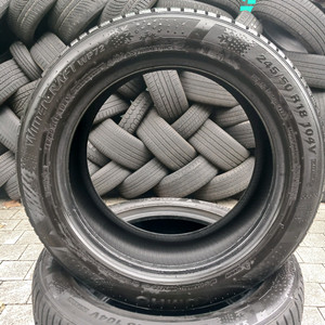 245 50 18 금호 윈터크래프트 한대분팝니다 (24년42주) 임판급타이어