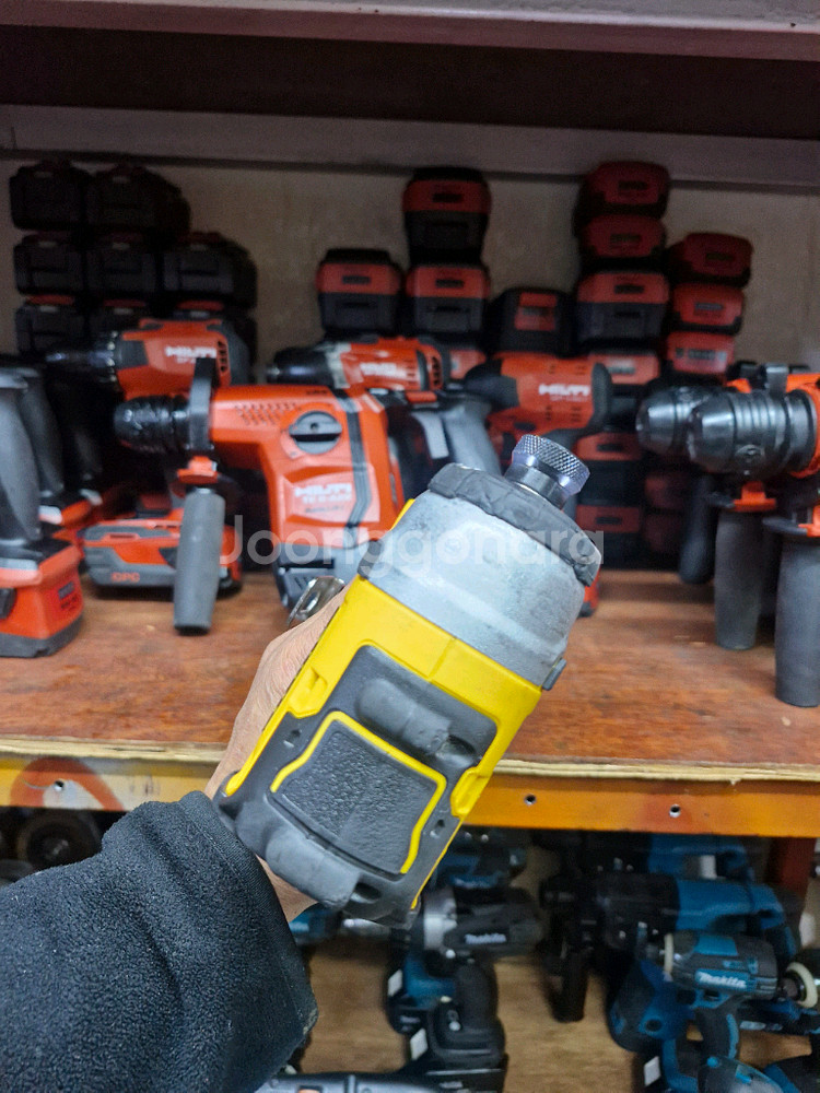 디월트임팩드릴 DCF809 충전임팩드라이버 2025 S급--4