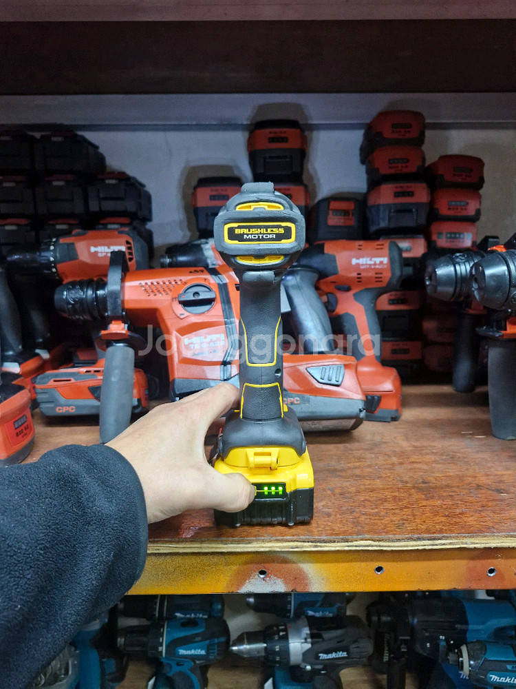 디월트임팩드릴 DCF809 충전임팩드라이버 2025 S급--3