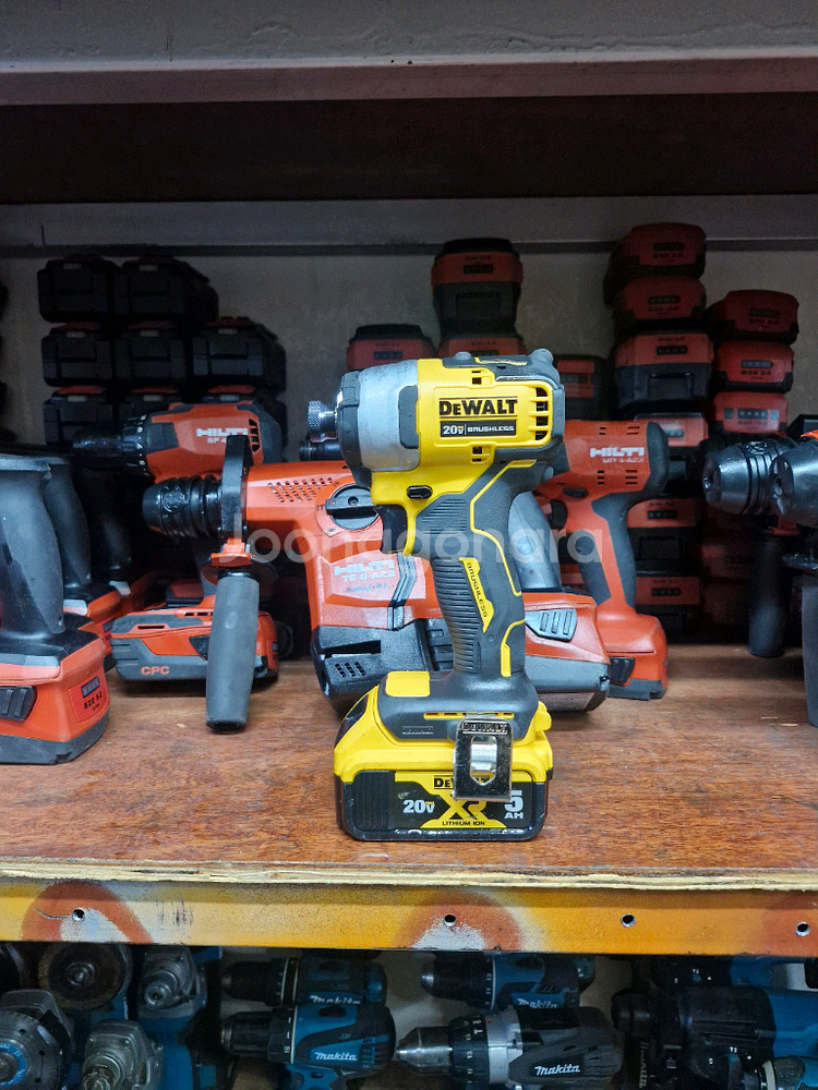 디월트임팩드릴 DCF809 충전임팩드라이버 2025 S급--0