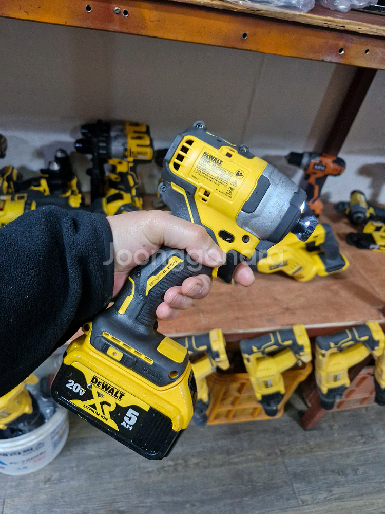 디월트임팩드릴 DCF809 충전임팩드라이버 2025 S급--5