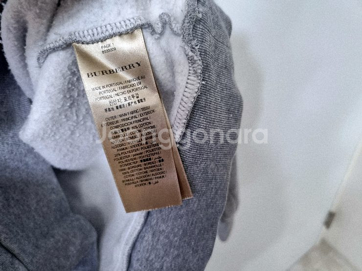 버버리 여성 맨투맨--5