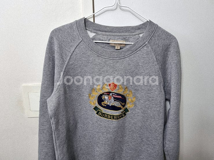 버버리 여성 맨투맨--1