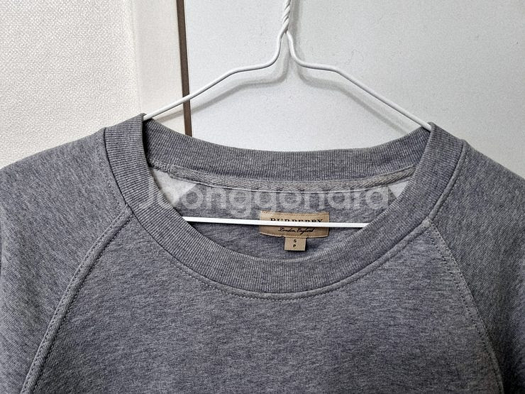 버버리 여성 맨투맨--2