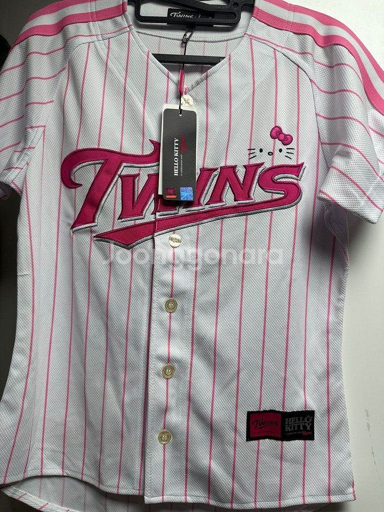 (미사용) 엘지트윈스 (구)헬로키티 유니폼 판매합니다.--1
