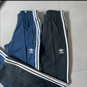 아디다스 팬츠 루즈기장 xs사이즈 네이비,블랙 판매해요
