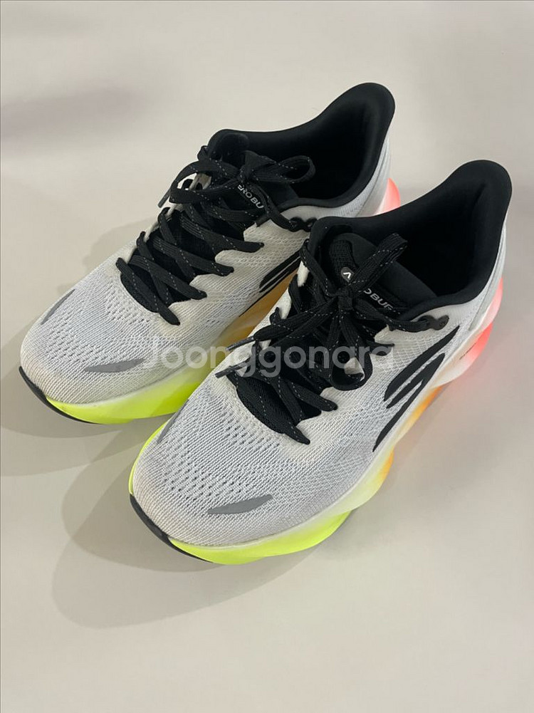 스케쳐스 에어로 버스트 러닝화 카본화 265사이즈--0