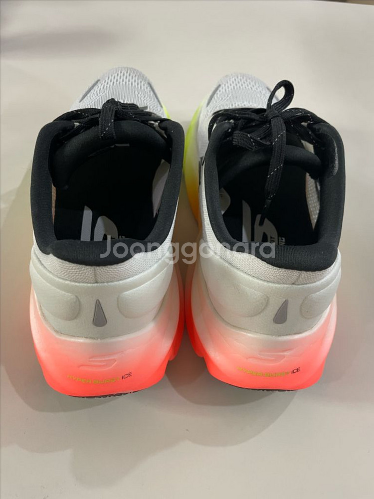 스케쳐스 에어로 버스트 러닝화 카본화 265사이즈--1