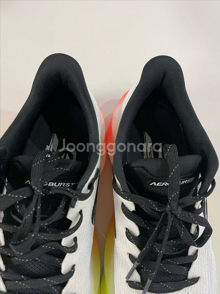 스케쳐스 에어로 버스트 러닝화 카본화 265사이즈--4