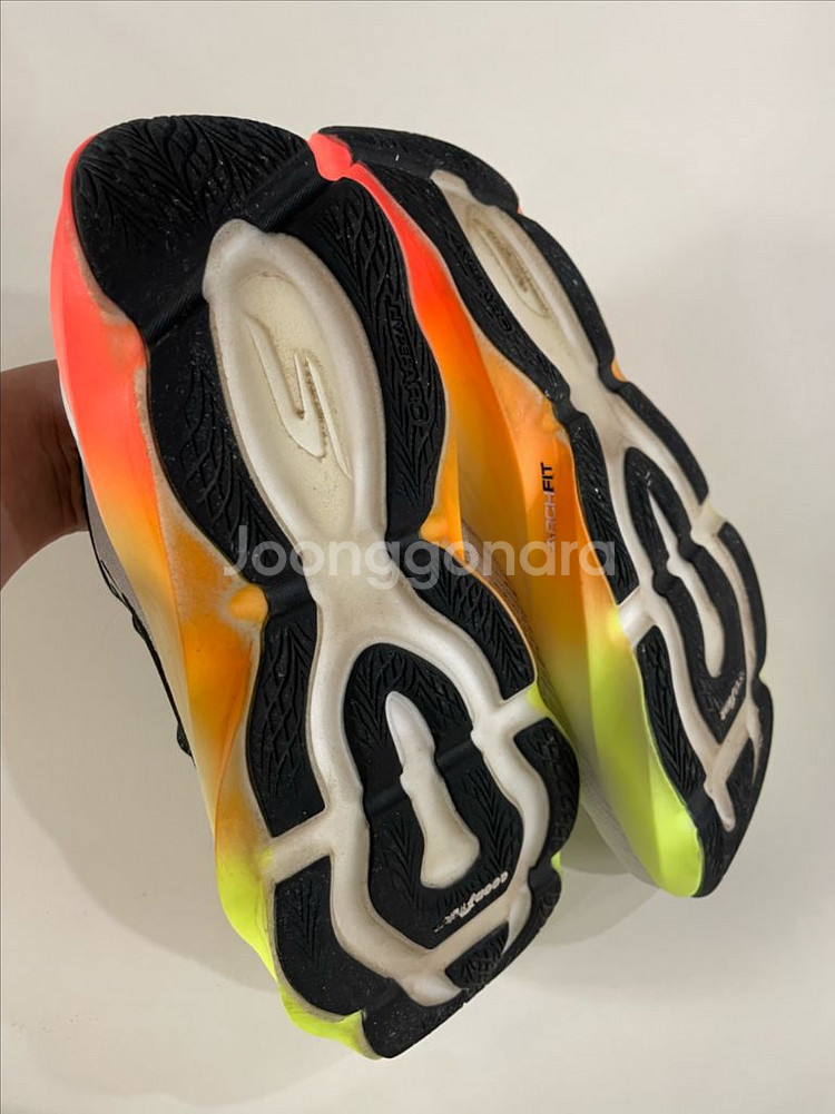 스케쳐스 에어로 버스트 러닝화 카본화 265사이즈--5