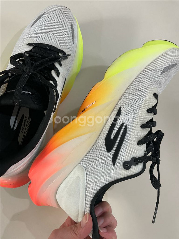 스케쳐스 에어로 버스트 러닝화 카본화 265사이즈--7