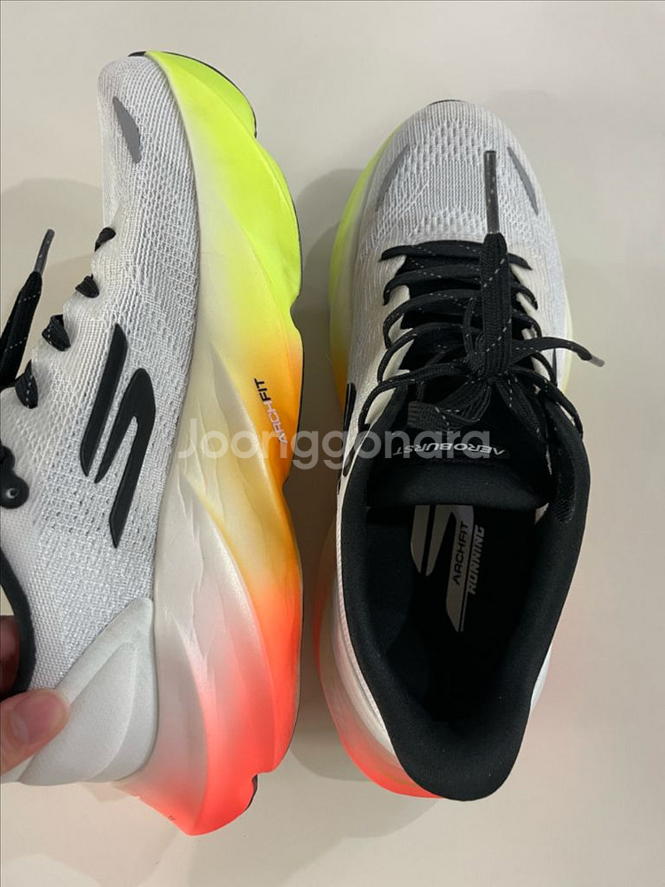 스케쳐스 에어로 버스트 러닝화 카본화 265사이즈--6