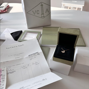 반클리프 앤 아펠 버터플라이 목걸이