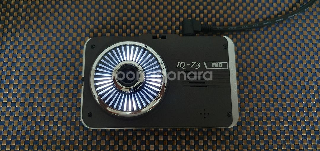 아톰골드 iQ-Z3 블랙박스 (32GB, GPS)--1