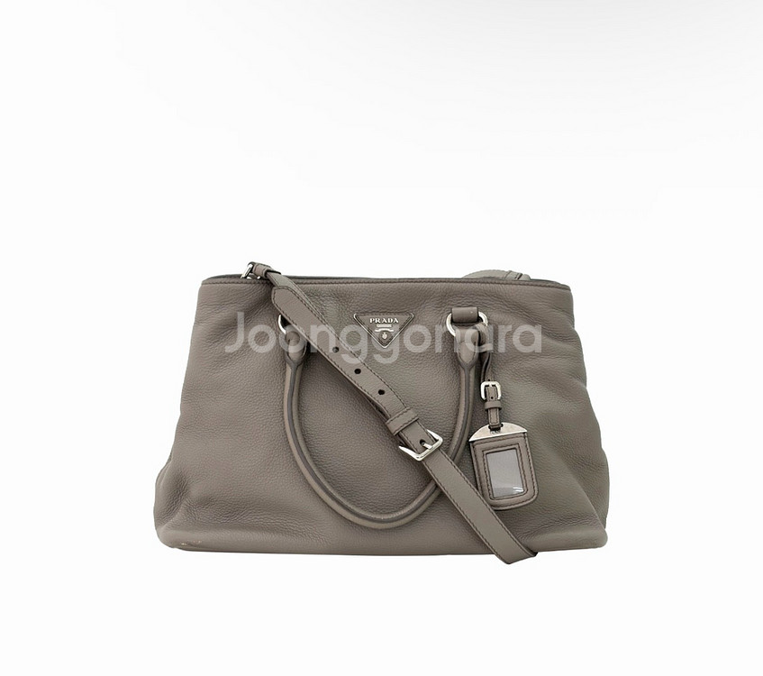 [OS] 프라다 비텔로 다이노 레더 탑 핸들 토트백 숄더백 그레이 은장--0