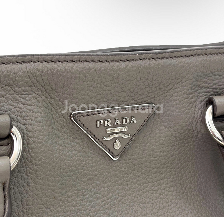 [OS] 프라다 비텔로 다이노 레더 탑 핸들 토트백 숄더백 그레이 은장--5