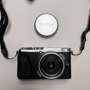 후지필름 X70 디지털 카메라 판매합니다