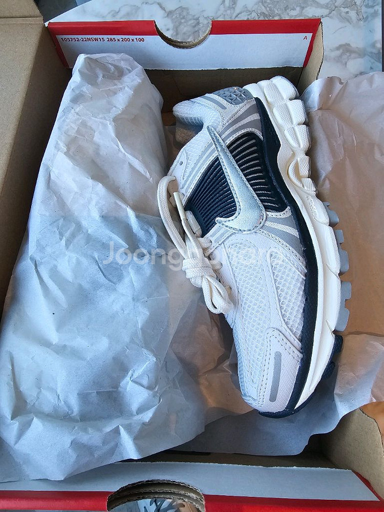 나이키 보메로 5 (사이즈 225)--1