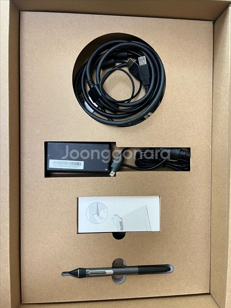 와콤 신티크16 DTK-1660 액정타블렛+스탠드--3