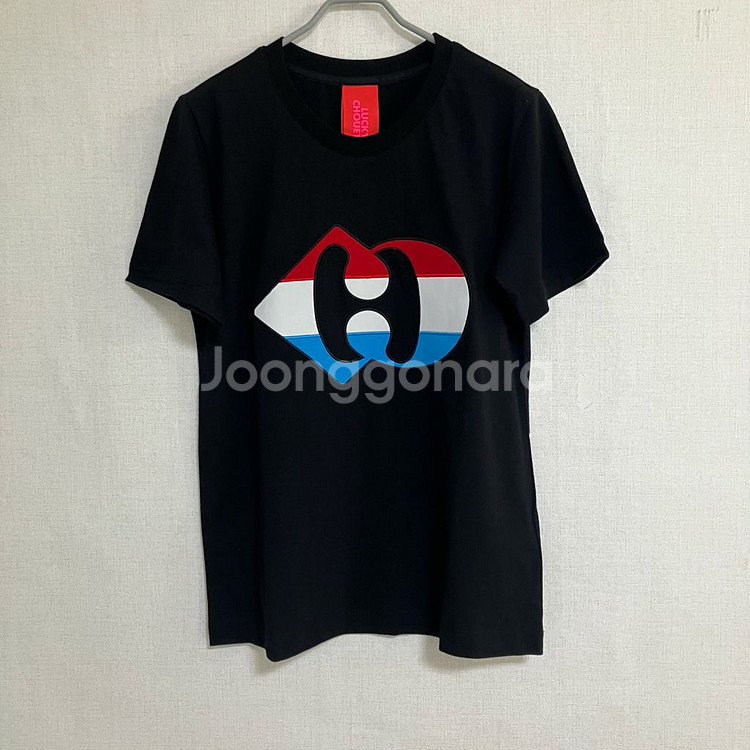 럭키슈에뜨 블랙 반팔 티셔츠--0