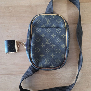 정품) 루이비통 모노그램 캔버스 크로스백,힙색가방 !!
