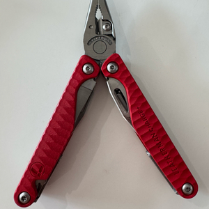 레더맨CHARGE PLUS G10 레드 팝니다