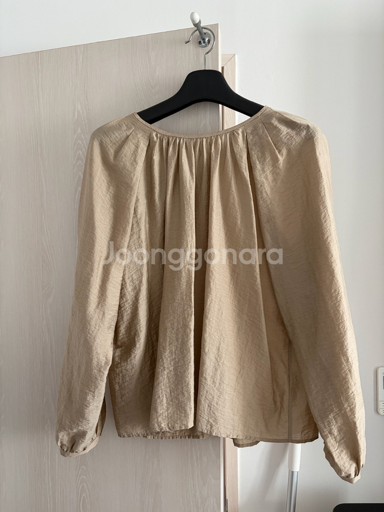 이아 셔링 블라우스 eaah--7