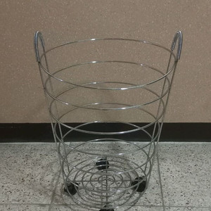 바퀴달린 철재바구니