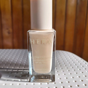 헤라 글로우래스팅 24아워 21N1 바닐라 파운데이션