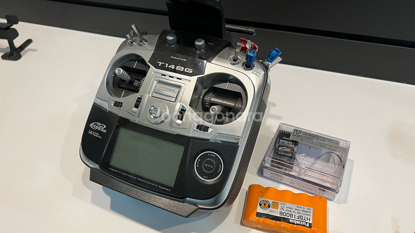 후타바 조종기 세트--0