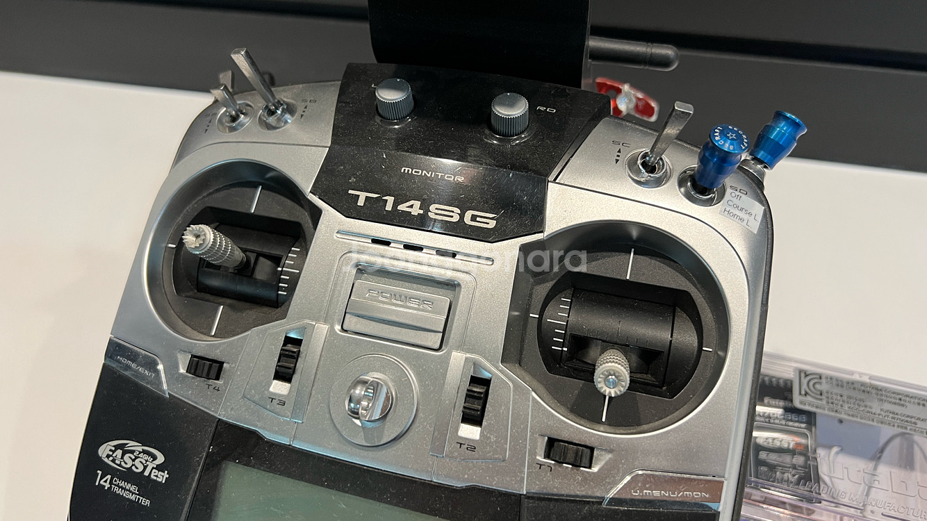 후타바 조종기 세트--1