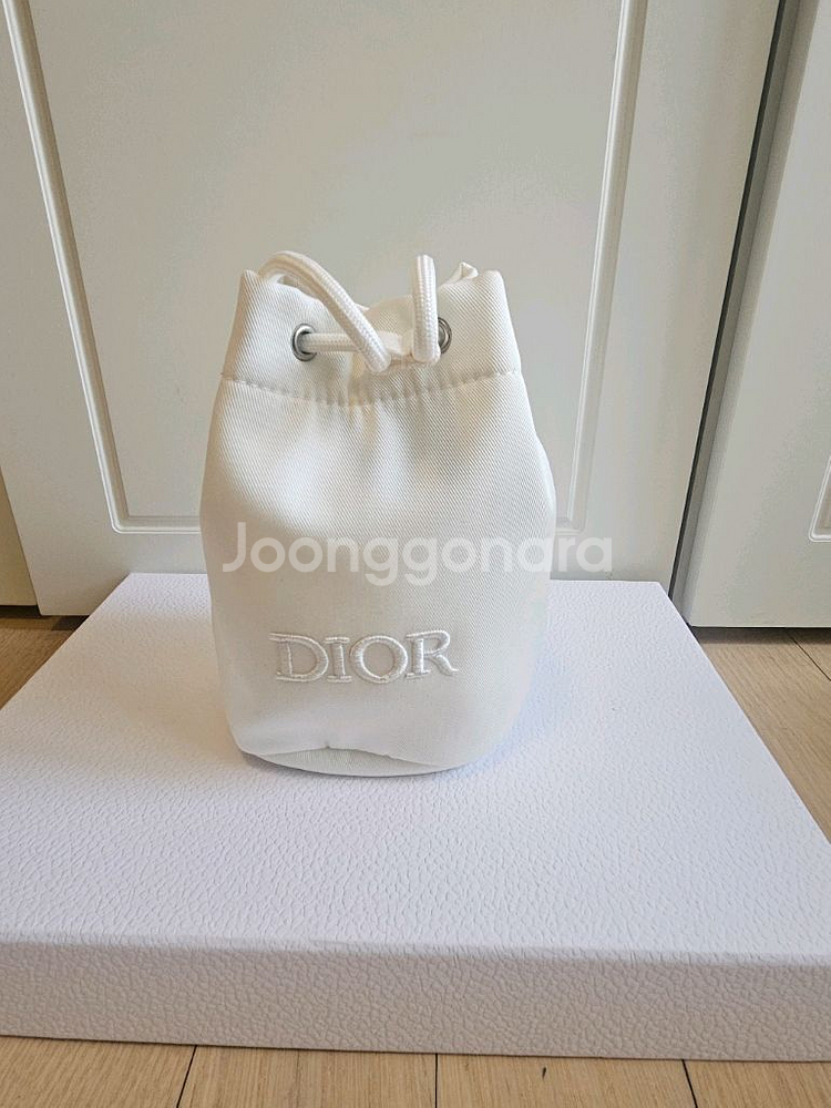 디올 뷰티 미니 버킷 파우치--1