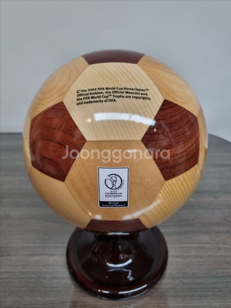 [명품 골동품] 2002 한일 월드컵 기념 제10대 최규하 대통령 축구공 나무 조각상--0
