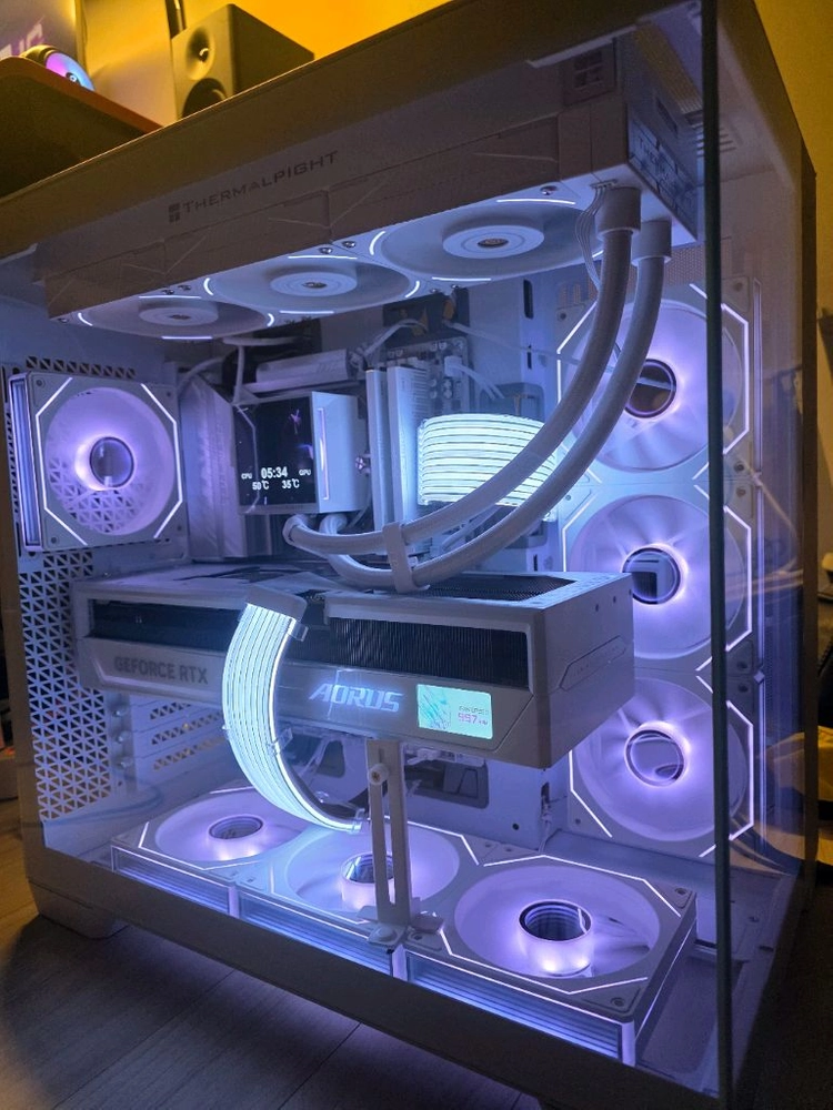 라이젠7 9800X3D RTX5090 어로스마스터PC 이미지