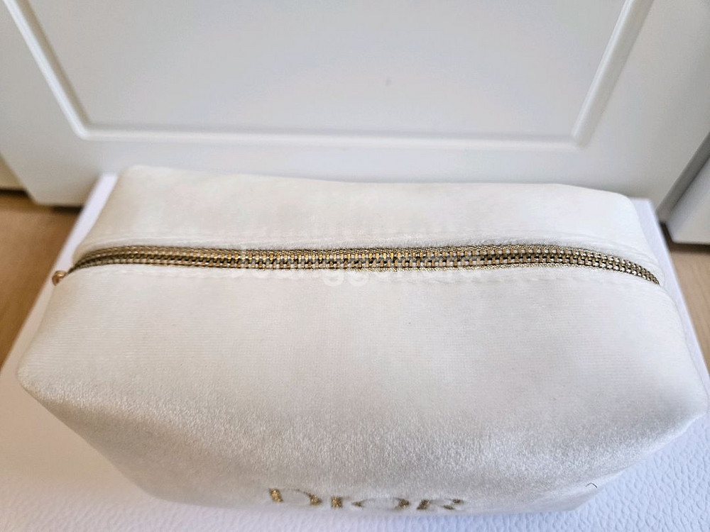 디올 뷰티 로고 벨벳파우치--1