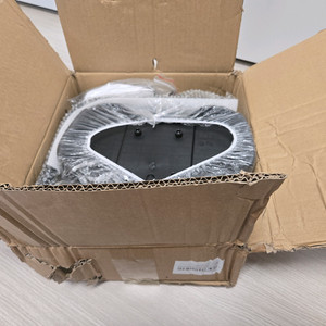 자전거 좌석이 넓고 엉덩이가 편한 등받이 있는 자전거 안장