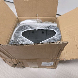 자전거 좌석이 넓고 엉덩이가 편한 등받이 있는 자전거 안장