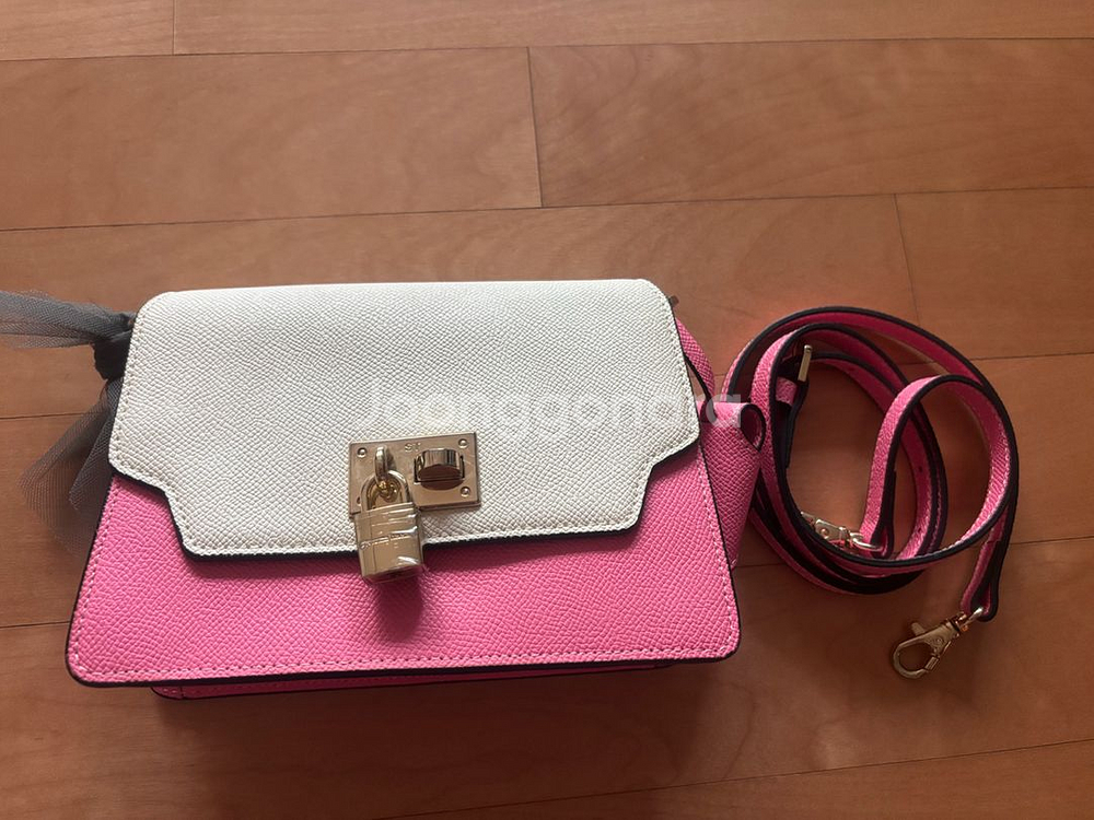 사만사타바사 숄더백 팝니다--2