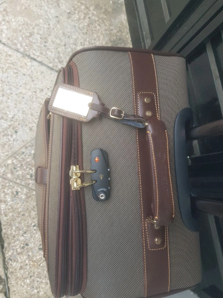 여행 캐리어 이미지
